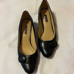 ECCO Shoes GREAT PRICE 😊